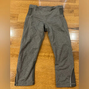 Lululemon Women Runner Crop Leggings in Heathered Black Size 6
